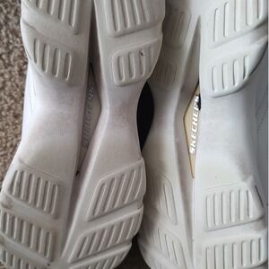 Skechers Elite Womens White Chunky Sneakers Air-Cooled Memory Foam Shoes 9.5